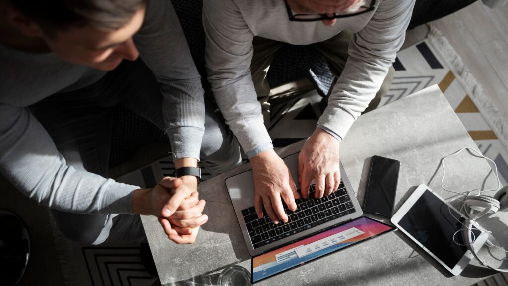 Comment l'utilisation de contenu de qualité et la stratégie de lien améliorent le référencement ?